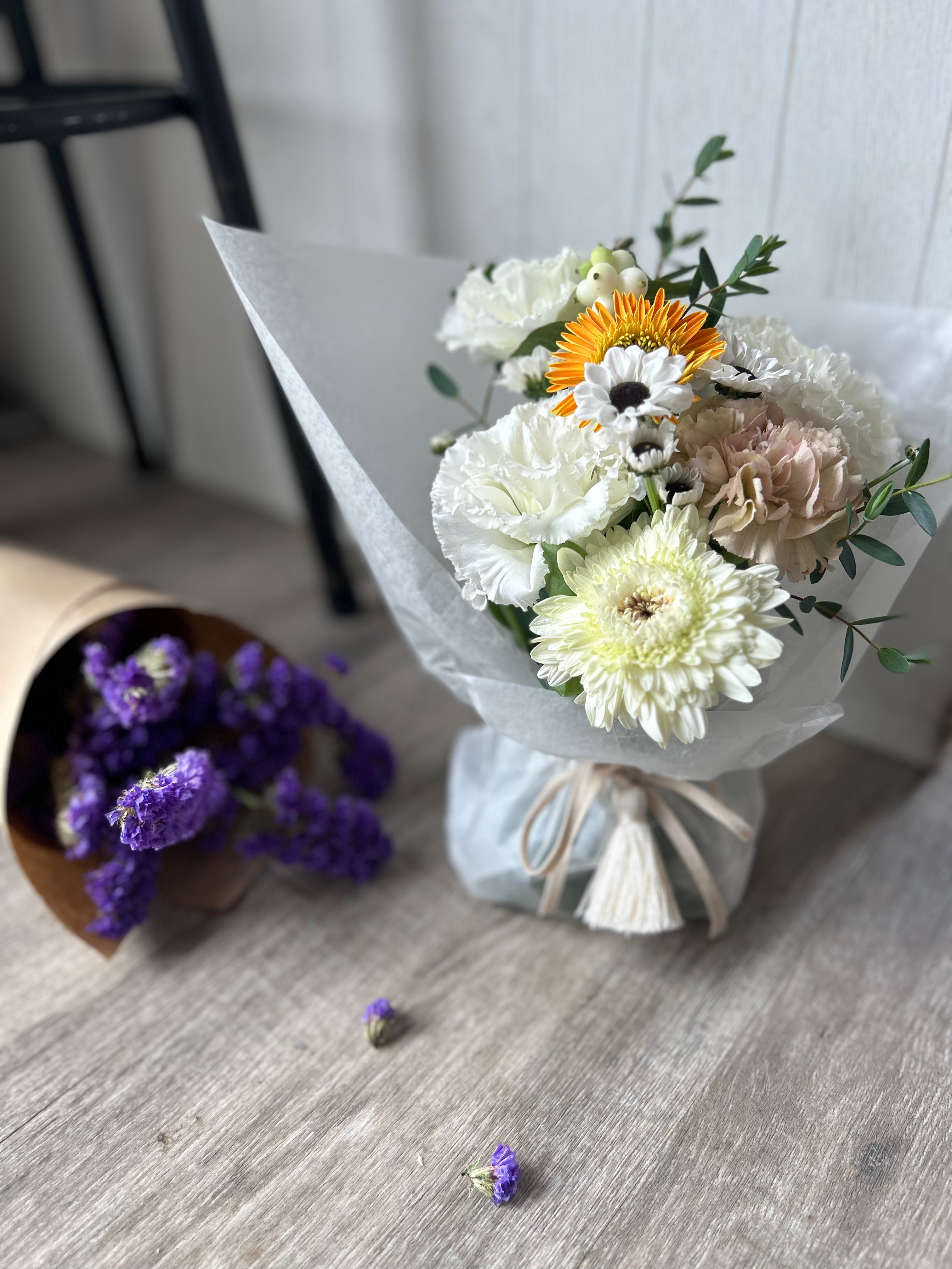 スタンディングブーケ – Y's flowers -千歳市幸福のお花屋さん-